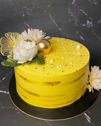 Strawberry with lemon curd filling